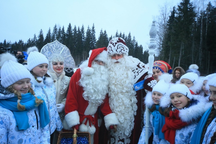 На финляндско-российской границе встретились Йоулупукки и Дед Мороз
