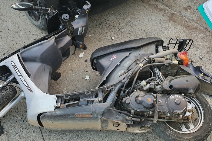В Екатеринбурге в ДТП со скутером пострадали двое детей