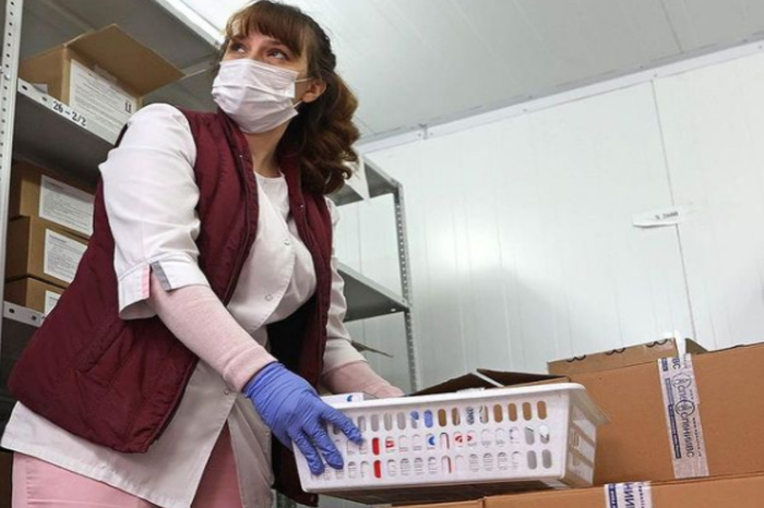 Вакцины пока нет: Куйвашев отменил обязательную вакцинацию в Свердловской области