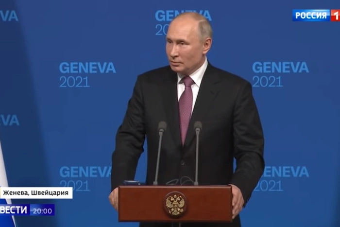 Александр Баунов указал на различия отношения Запада к Лукашенко и Путину