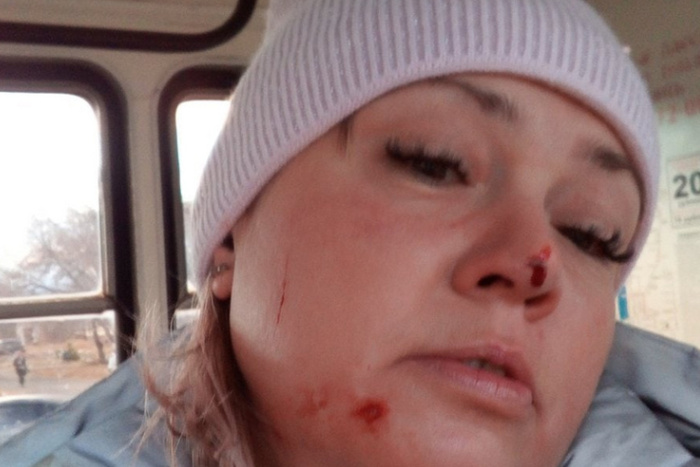 Уралочку избили в трамвае из-за отсутствия маски