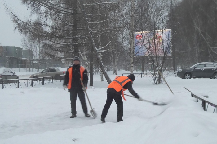 «Снег в душе». Осадки в Екатеринбурге спровоцировали бунт в соцсетях