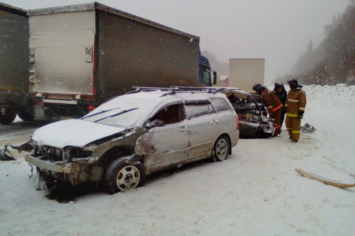 В столкновении пяти машин на Московском тракте погибли три человека