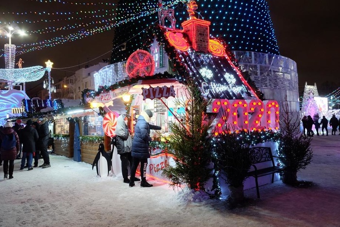 В Екатеринбурге на неделю раньше закрывают ледовый городок