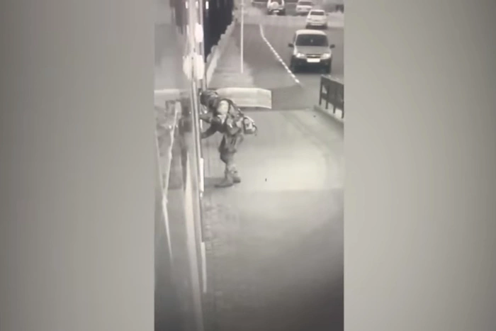 Напавший на отдел полиции под Воронежем мог скрыться на территории ДНР