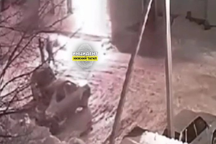 Два свердловчанина забросали жилой дом бутылками с зажигательной смесью