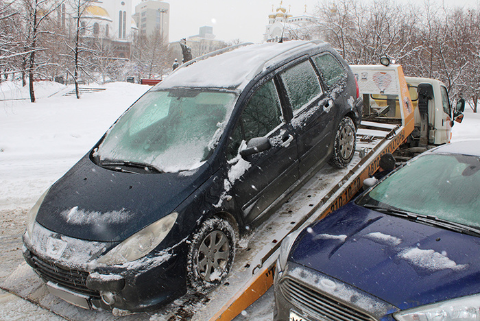Екатеринбуржец лишился своего автомобиля из-за долгов по коммуналке