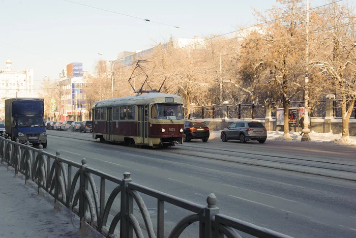 В Екатеринбурге в трамвае умерла женщина