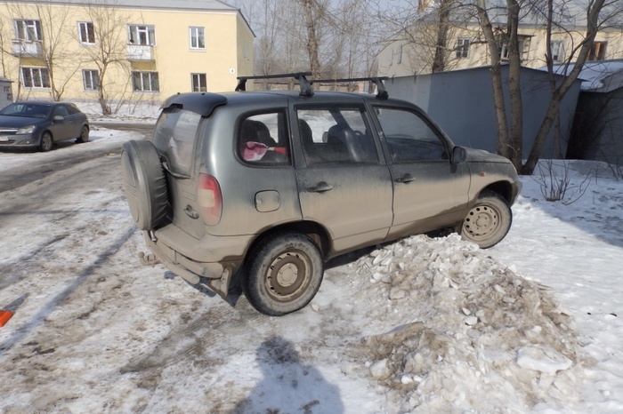 На Урале автомобиль несколько километров тащил на фаркопе двухлетнюю девочку
