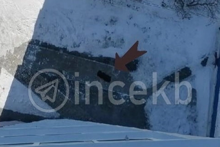 В Екатеринбурге около многоэтажного дома обнаружили труп