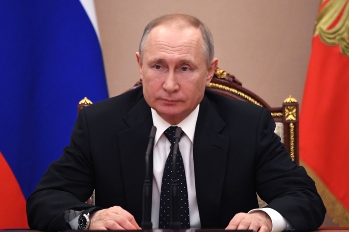 Президент России Владимир Путин продлил режим нерабочих дней по 30 апреля