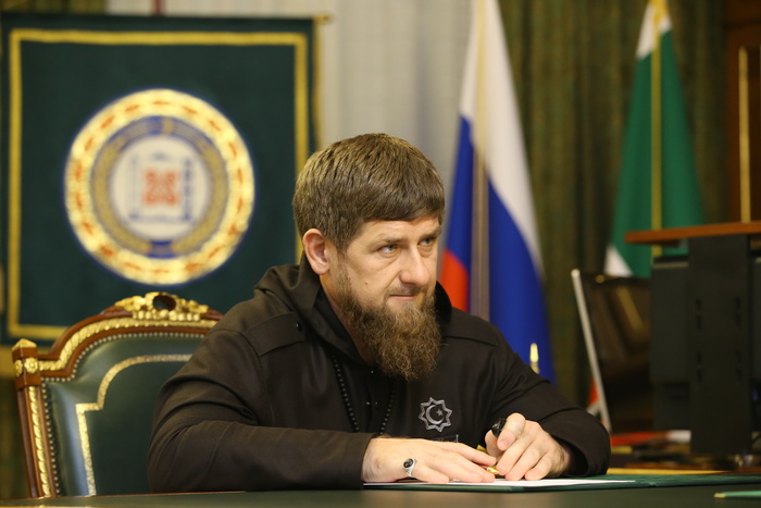 Рамзан Кадыров решил помочь врачам и бедным в Свердловской области