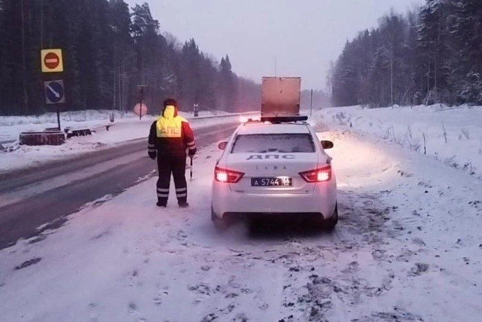 Водителей предупредили об опасном снегопаде на Пермском тракте