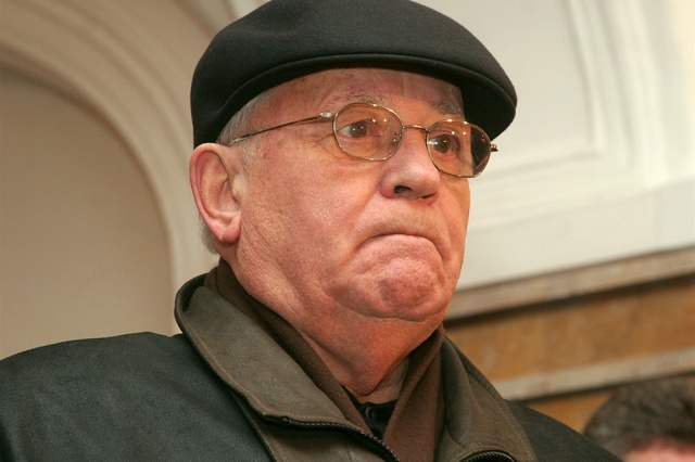 Горбачев назвал убийство Немцова попыткой дестабилизации России