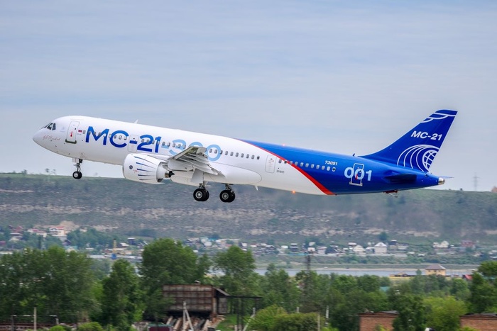 Первый полет новейшего российского пассажирского лайнера МС-21
