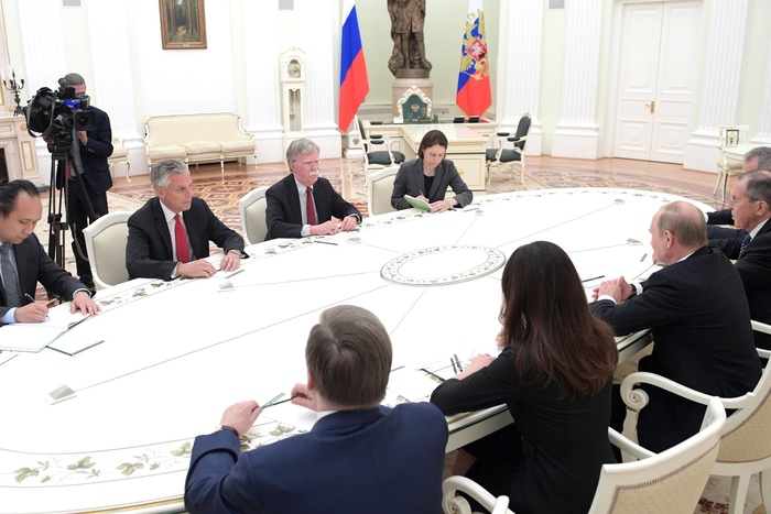 Болтон и Путин договорились сохранить разногласия по Крыму