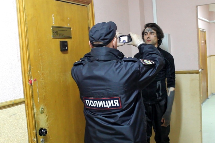 В Свердловской области задержали тату-мастера, работавшего на мошенников
