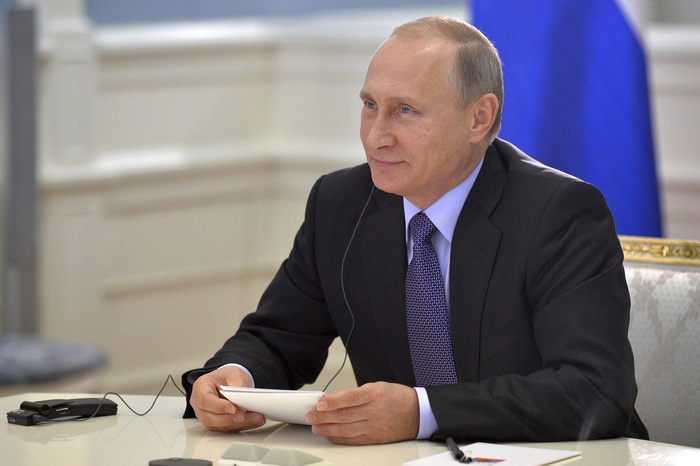 Путин поручил отказаться от доллара при внутренней торговле нефтью