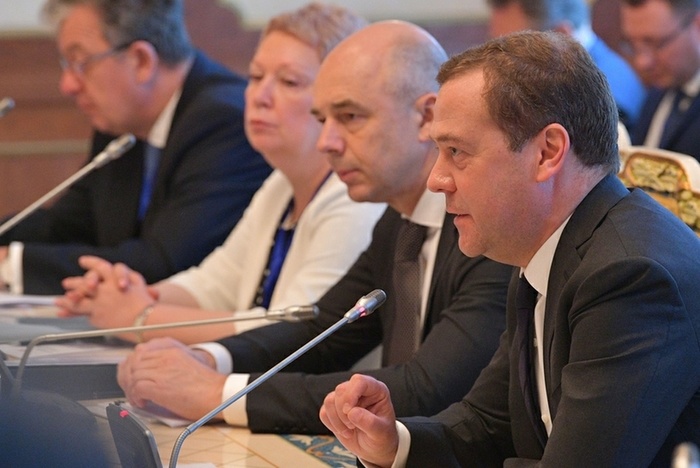 Медведев объявил о повышении НДС в России
