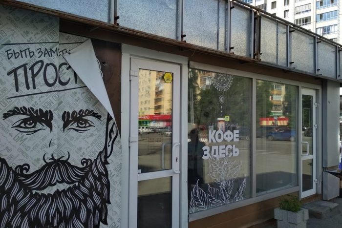 Павильон-кофейню снесли на углу улиц Белинского — Декабристов