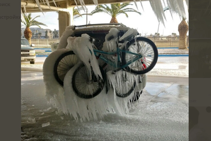 Жгут мебель, чтобы согреться. На Техас обрушились аномальные холода