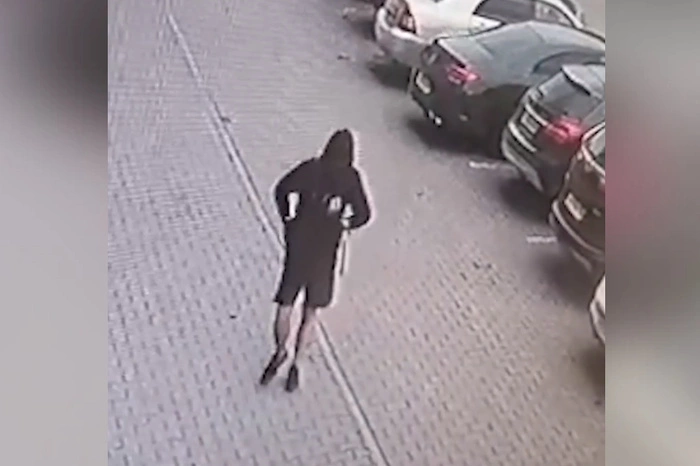 В Екатеринбурге приставы задержали за долги хозяина элитной BMW