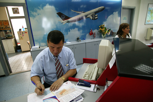 Авиабилеты подорожают на 12,5% из-за девальвации рубля