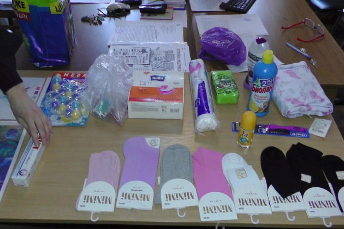 В Серове мама с дочкой затарились на чужую карту