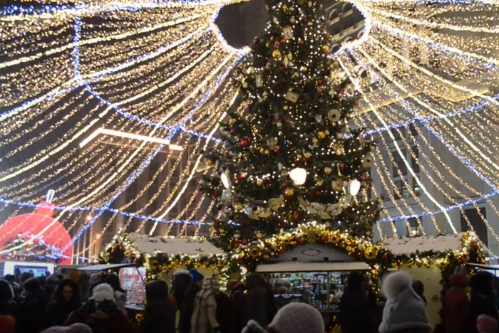 В Москве мужчина попытался поджечь новогоднюю ель на Красной площади