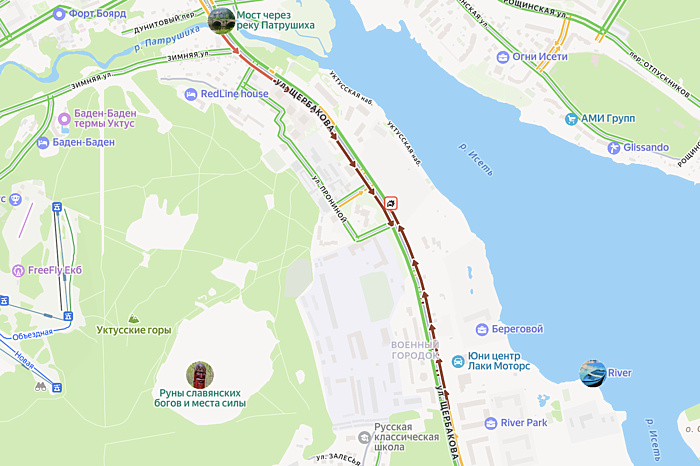 Улица Щербакова в Екатеринбурге встала в глухую пробку из-за серьезного ДТП