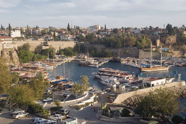 В Россию возвращен ребенок, отобранный у матери в Турции