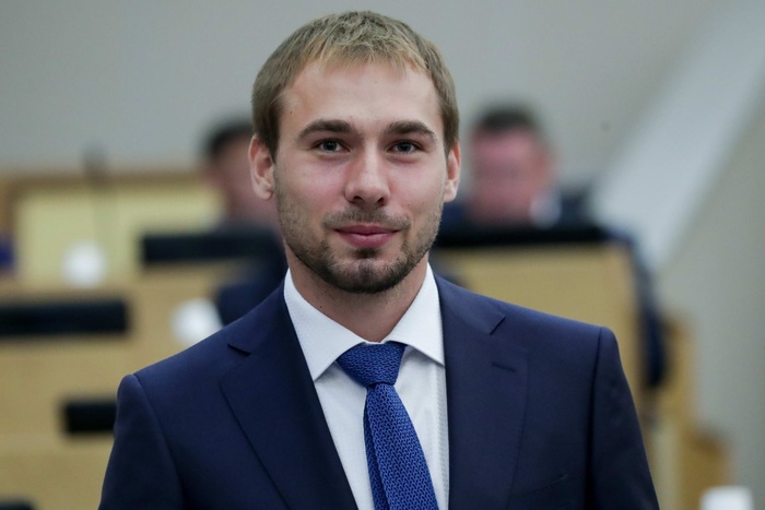 Антон Шипулин будет отдавать половину своей зарплаты депутата ветеранам