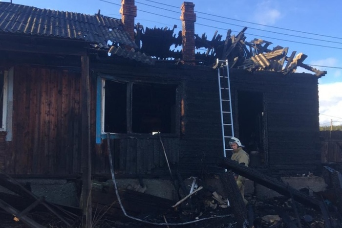 В Свердловской области при пожаре погибли три человека