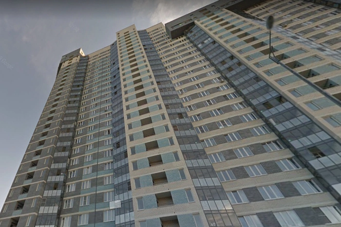 Сказал, что хочет жить: соседи — о выпавшем из окна екатеринбургском школьнике