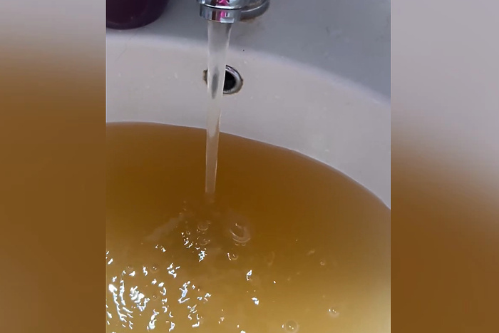 Екатеринбуржцы пожаловались на качество горячей воды