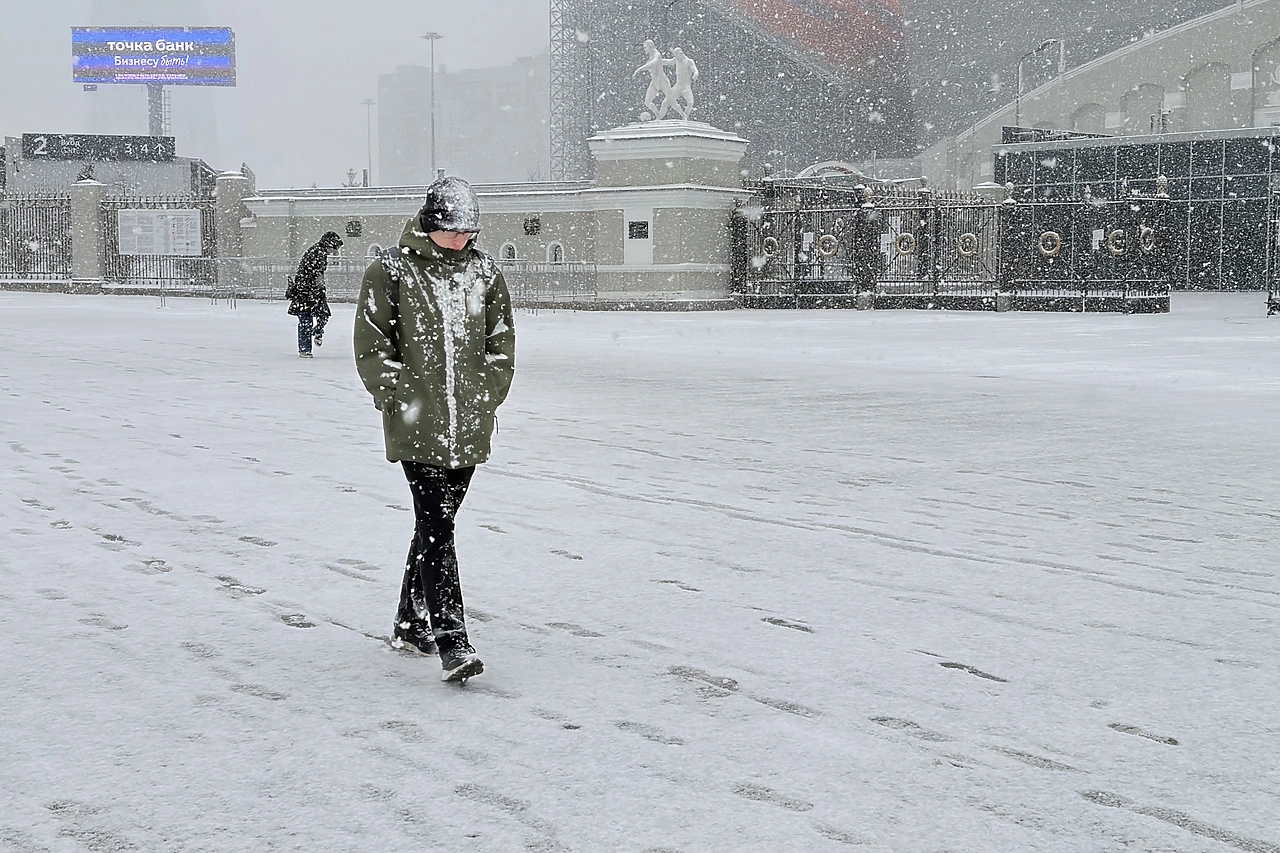 Свердловскую область завалило снегом. Когда вернется тепло?