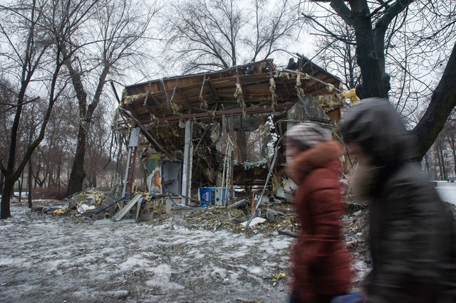 В Донецке под обстрел попал пункт раздачи гуманитарной помощи: 7 погибших