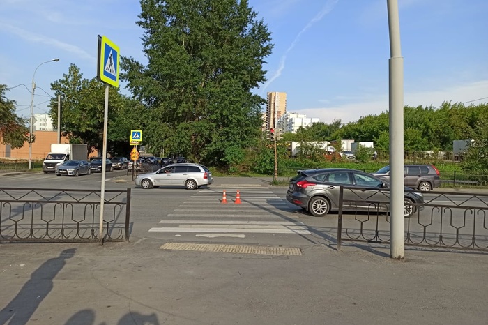 В Екатеринбурге 84-летний водитель сбил пенсионера и ребенка на пешеходном переходе