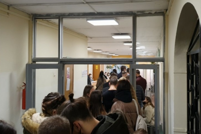 Губернатор Куйвашев сообщил о том, как власти решили бороться с огромными очередями в больницах