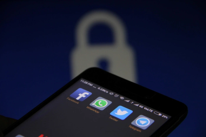 СМИ: Кремль продвигает свою повестку через «купленые» Telegram-каналы