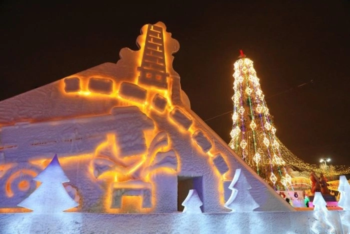 Стало известно, какие мероприятия пройдут в Ледовом городке на площади 1905 года во время каникул