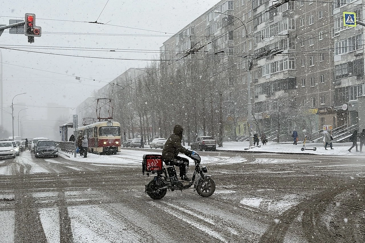 Власти Екатеринбурга срочно начали готовится к гололёду