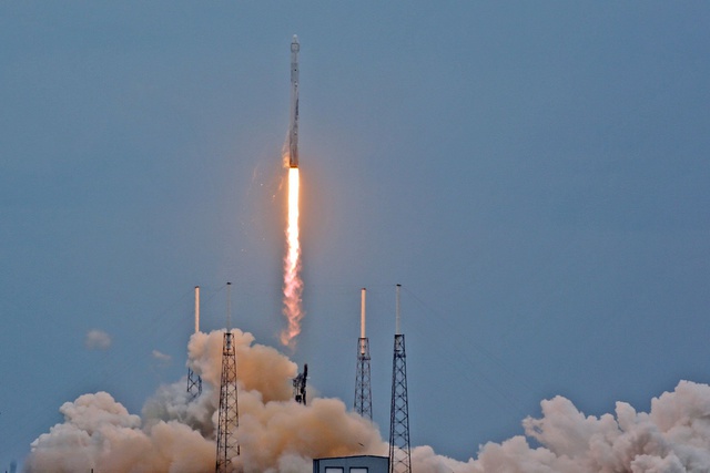 Ракета Falcon 9 совершила жесткую посадку на океанскую платформу