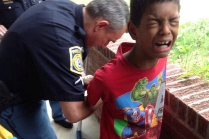 В США женщина вызвала полицейских, чтобы те арестовали ее 10-летнего сына