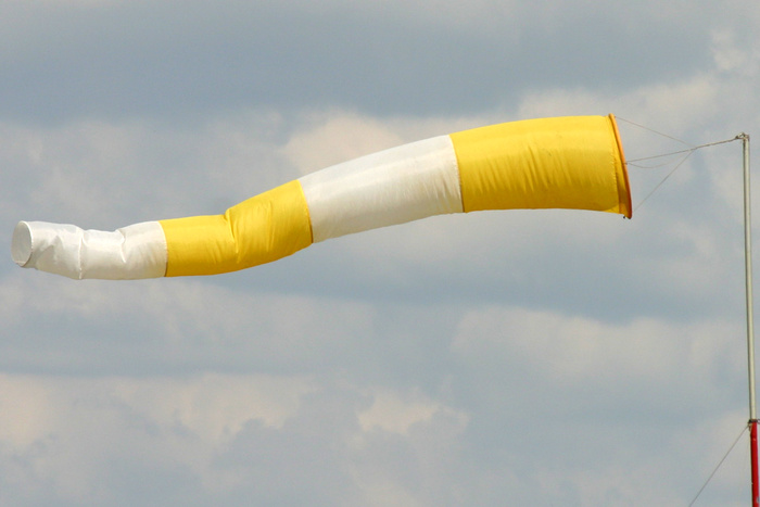 Артюх предложил запретить «золотые парашюты» для чиновников