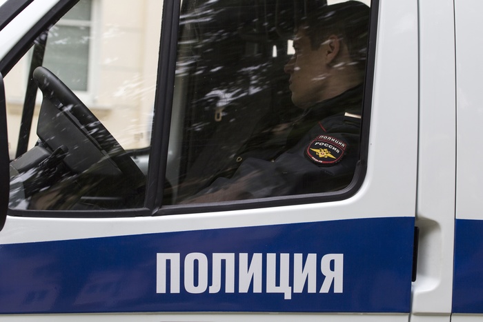 Злоумышленники в масках ворвались в банк в центре Екатеринбурга