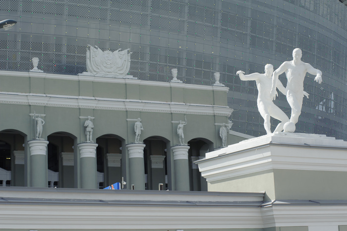 На «Екатеринбург Арене» рушится исторический фасад. Нужны еще сотни тысяч рублей