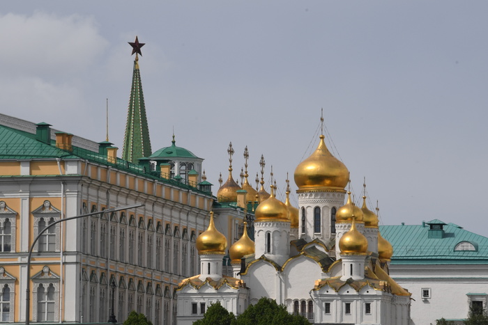 Кремль оценил возможность снятия коронавирусных ограничений в России