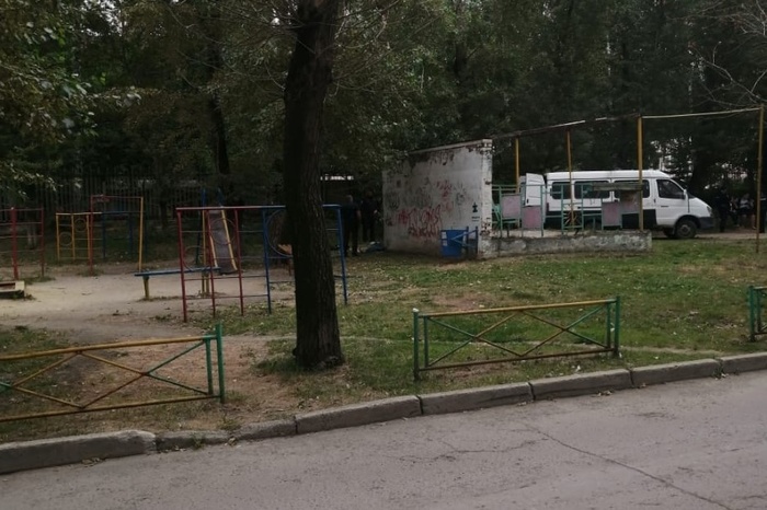В Екатеринбурге возле детского сада нашли труп мужчины