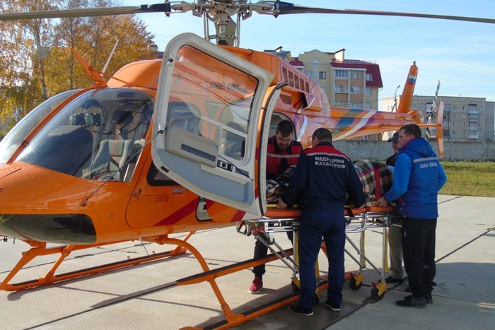 Пятерых пострадавших в ДТП на границе с ХМАО вертолетами доставят в Нягань и Сургут
